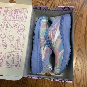 Brooks adrenaline brand new running shoes. Never worn. Unique color pattern.